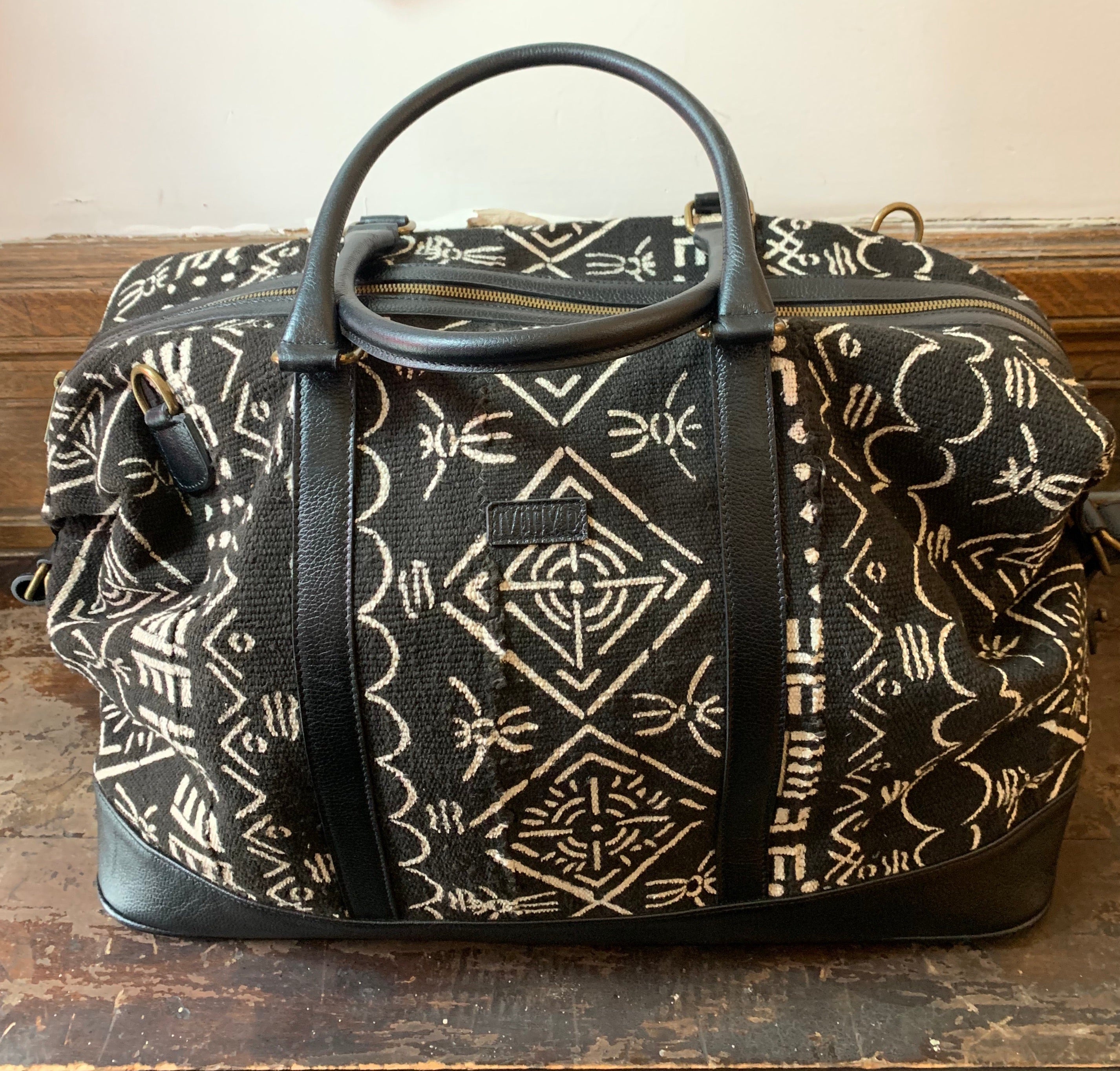 Ivory.B front: Bamako Weekender Bag Black Black