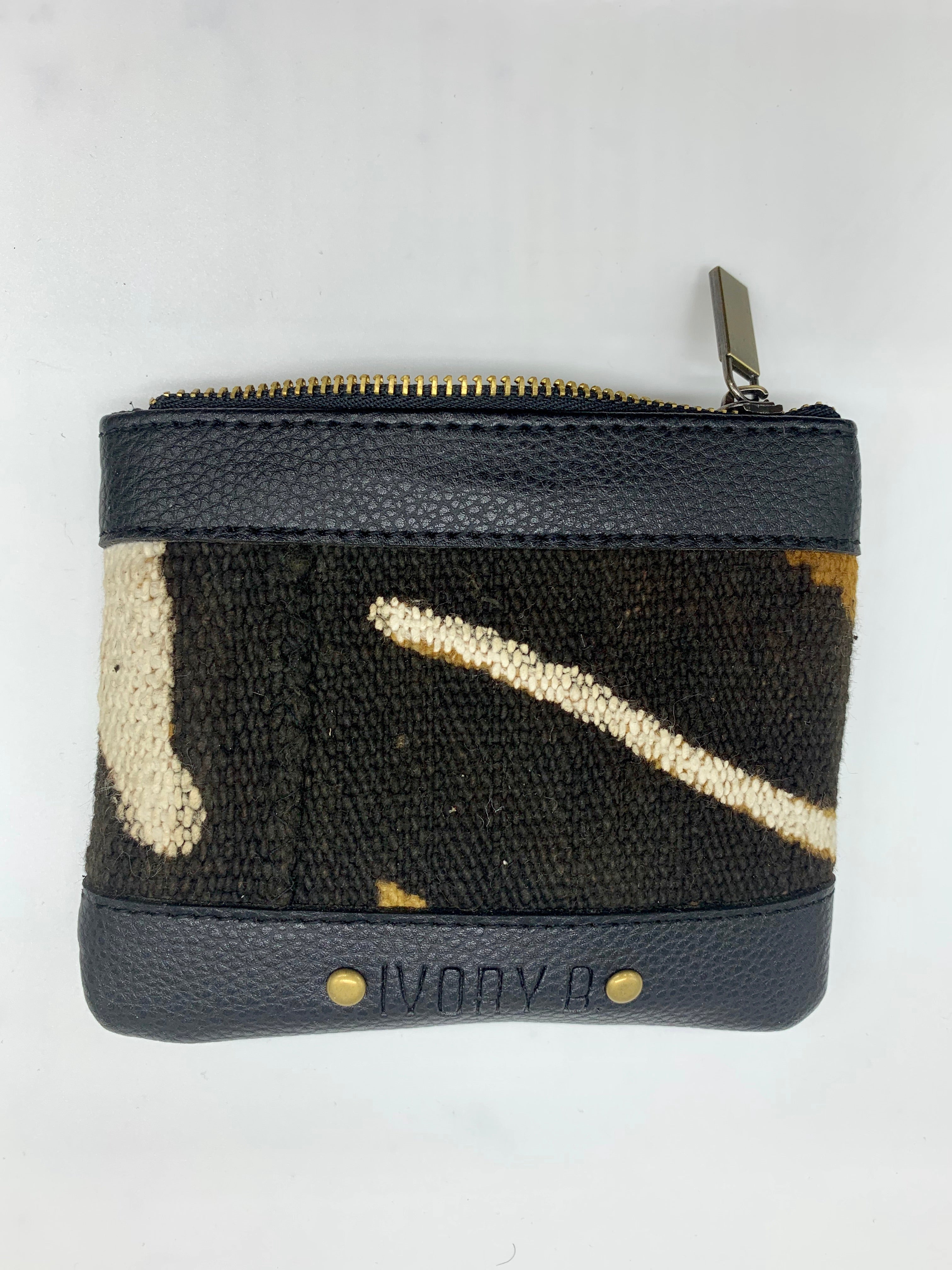 Ivory. B front: The Fitini Pouch Black TW