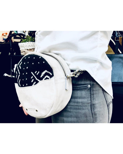 Ivory. B front: Fanny-Pack San Circle bag Grey